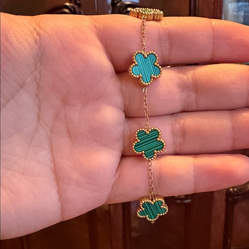 Elegant Gold and Green Clover Bracelet